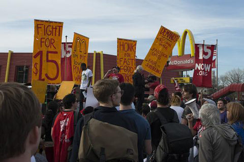 How Minimum Wage Affects Restaurants
